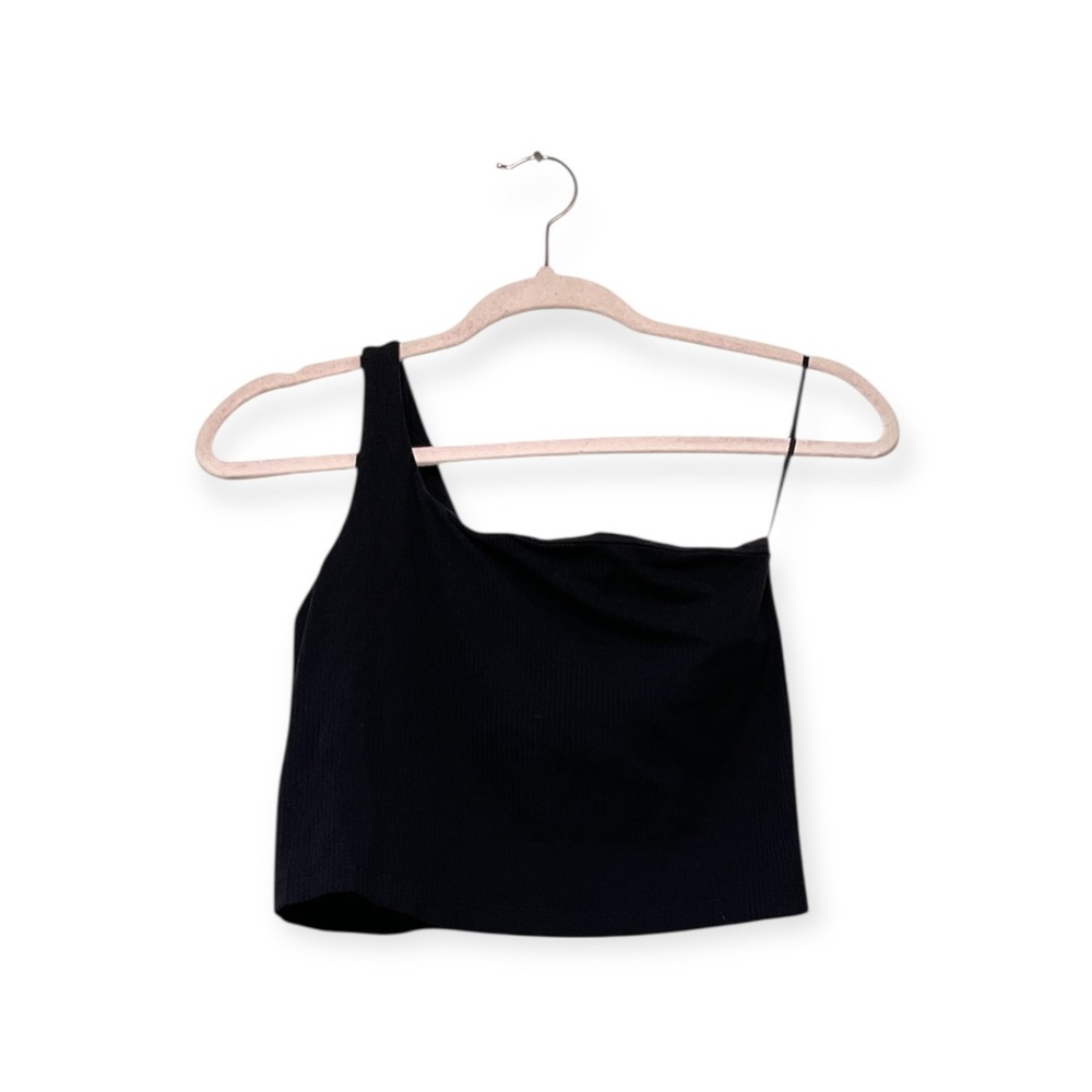 Women’s Lululemon ribbed nulu asymmetrical yoga tank in black, size 6